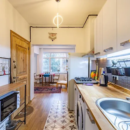 Lovely And Colorful Flat In Cihangir, Beyoglu
