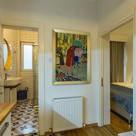 Lovely And Colorful Flat In Cihangir, Beyoglu Apartment